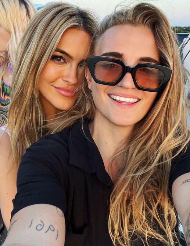 כרישל סטאוס עם ג'י פליפ (צילום: אינסטגרם) כרישל סטאוס G Flip