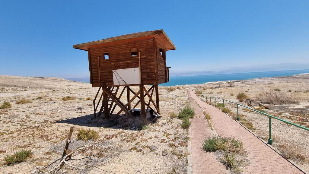 סוכת מציל נטושה