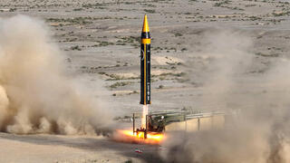 איראן חשפה טיל בליסטי חדש בשם חייבר