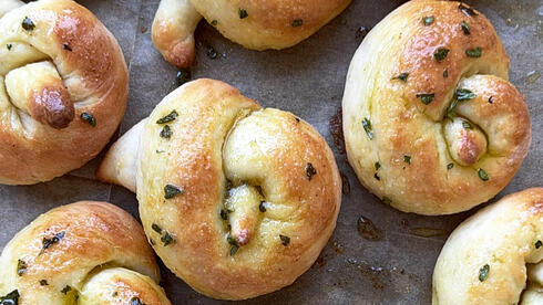 בקלי קלות: מיני לחמניות שום