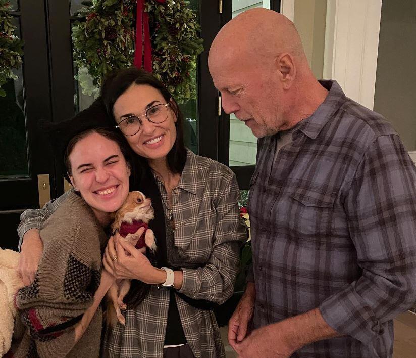 Bruce Willis, Demi Moore and their daughter Tallulah (Photo: Instagram) ברוס וויליס טלולה