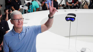 Apple CEO Tim Cook (Photo: Loren Elliott / Reuters) טים קוק