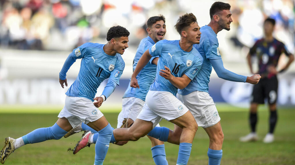 Israel's national soccer team in the 2023 U-19 Euro (Photo: Gustavo Garello/AP) שחקני נבחרת הנוער של ישראל חוגגים