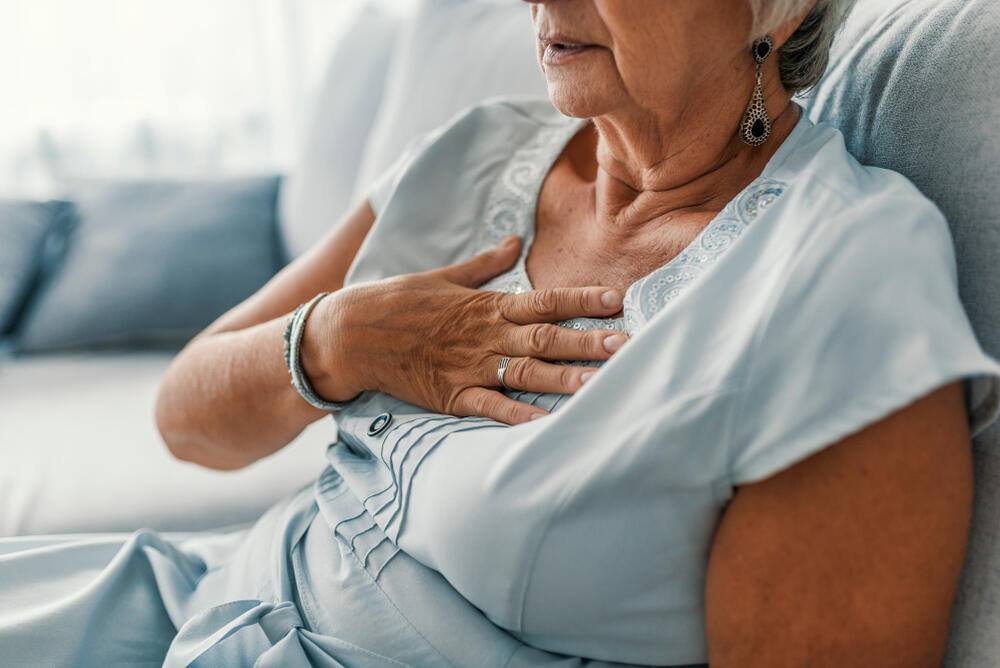Women live longer than men, but also spend more years living with illness and disability (Photo: Shutterstock) אישה אירוע לב התקף לב נשים מחלת לב אירוע לבבי
