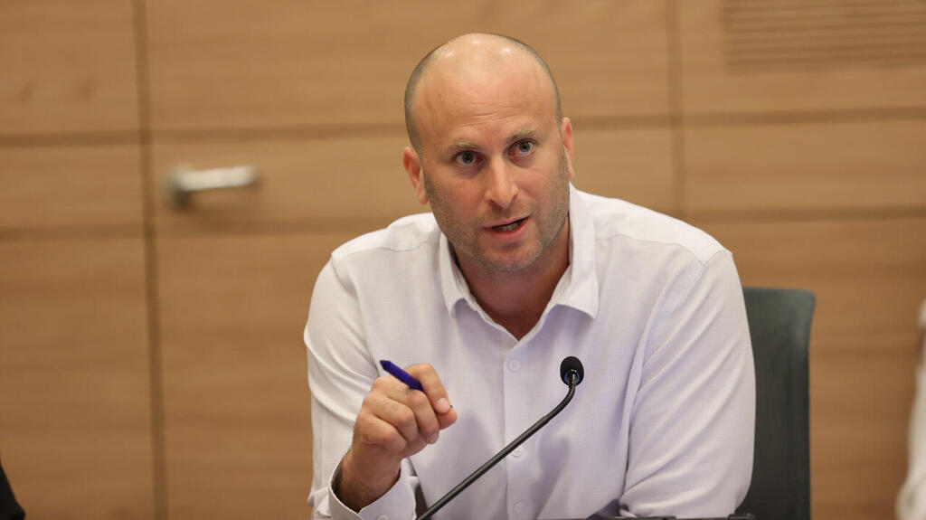 Yitzhak Kroizer, a lawmaker from National Security Minister Itamar Ben-Gvir's Otzma Yehudit party (Photo: Alex Kolomoisky) יצחק קרויזר בוועדת החוץ והביטחון