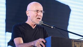 פרופ' יורם יובל נואם