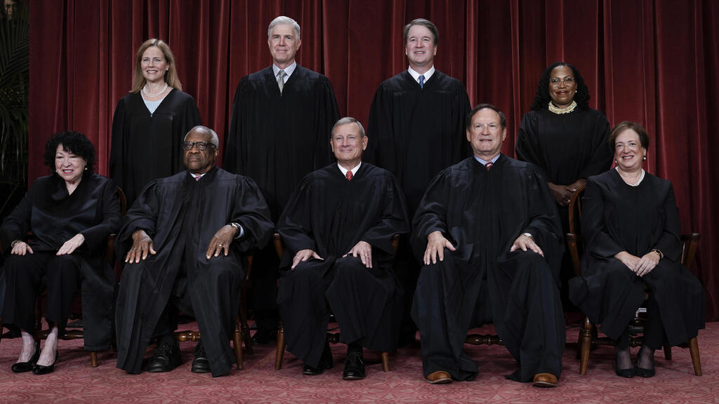 US Supreme Court in an October 2022 photo (Photo: J. Scott Applewhite/AP) ארה"ב הרכב שופטי בית המשפט ה עליון נכון ל אוקטובר 2022