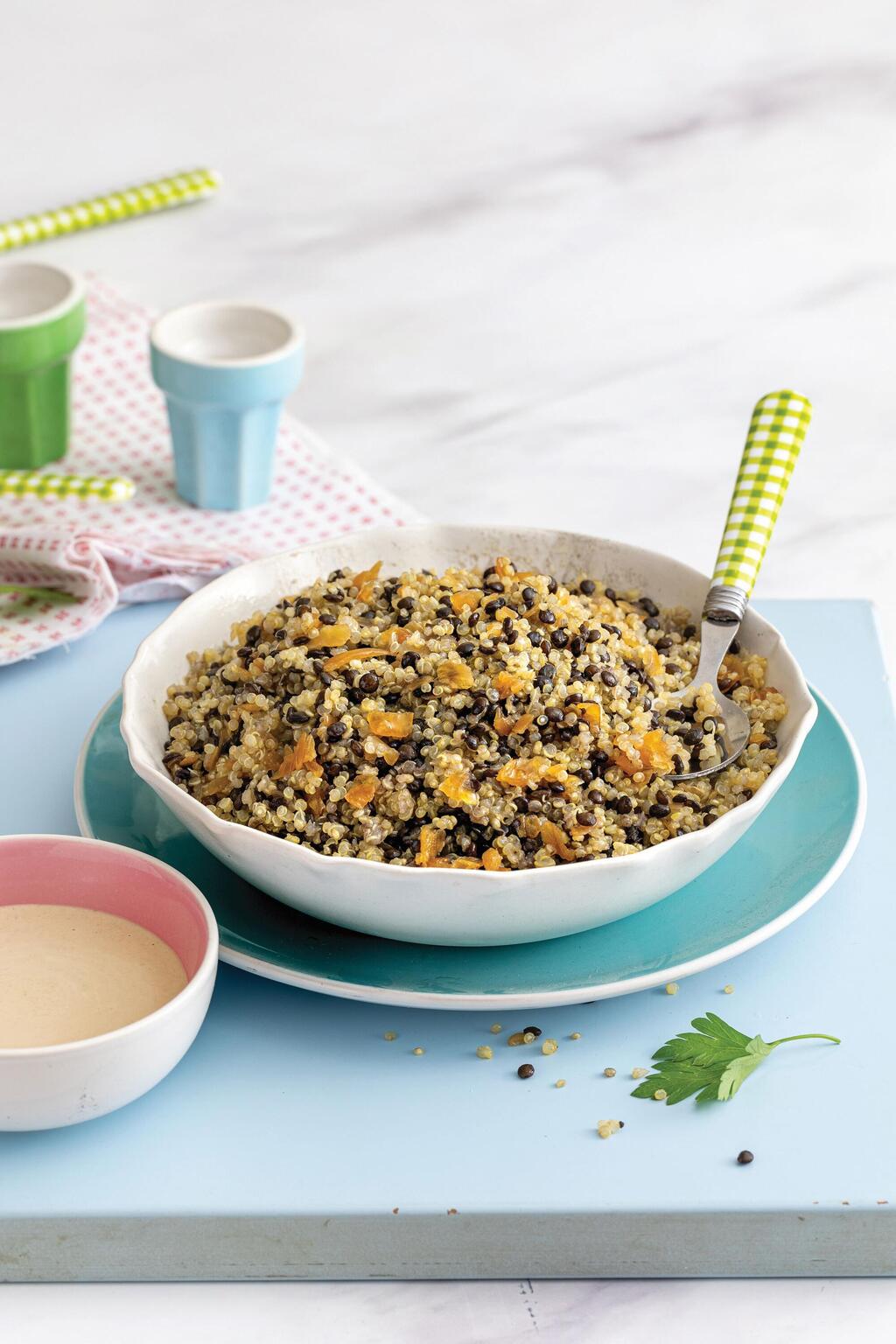 Quinoa mujaddara (Photo: Sarit Goffen, styling: Daniel Shechter) מג'דרה במיקרו עם קינואה ועדשים