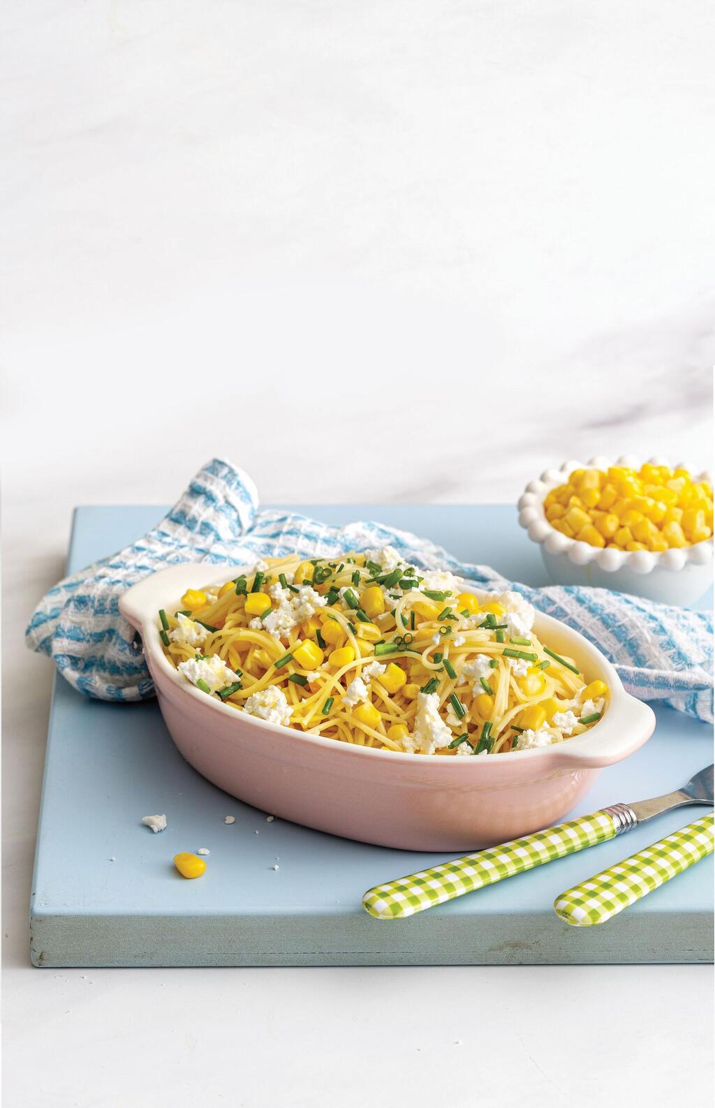 Spaghetti with corn and feta (Photo: Sarit Goffen, styling: Daniel Shechter) ספגטי במיקרו עם תירס ופטה