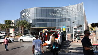 בית החולים שיבא זמן קצר לאחר הגעת שיירת ראש הממשלה