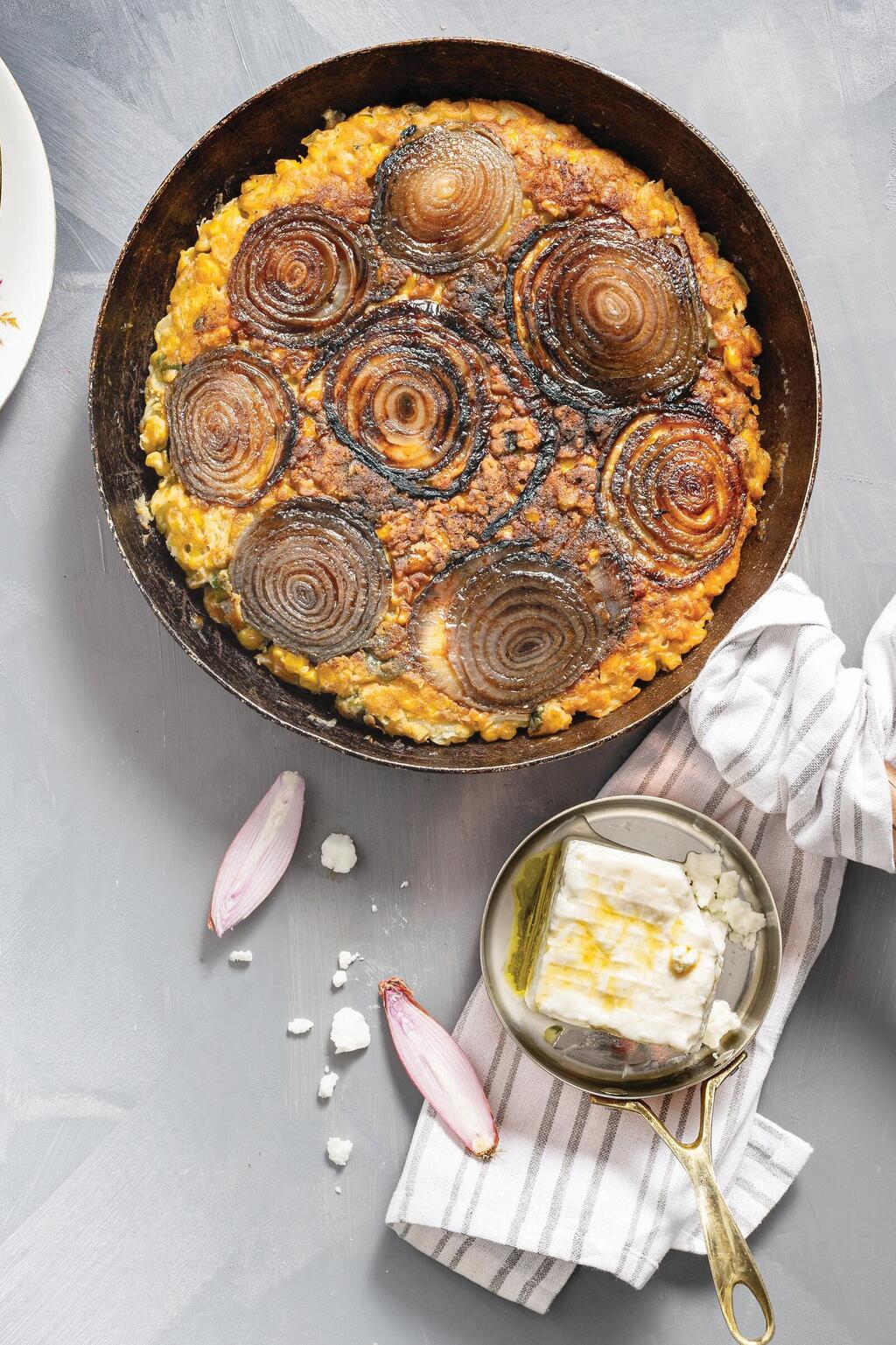 Onion and corn frittata (Photo: Sarit Goffen) פשטידות ללא תנור