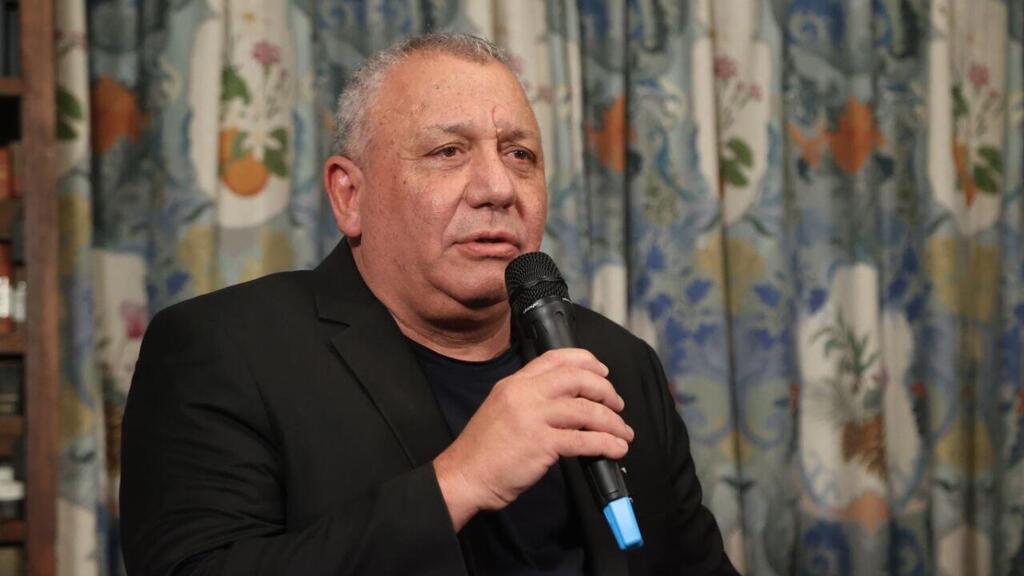 גדי אייזנקוט בסדרת ביטחון בבית בן גוריון בתל אביב