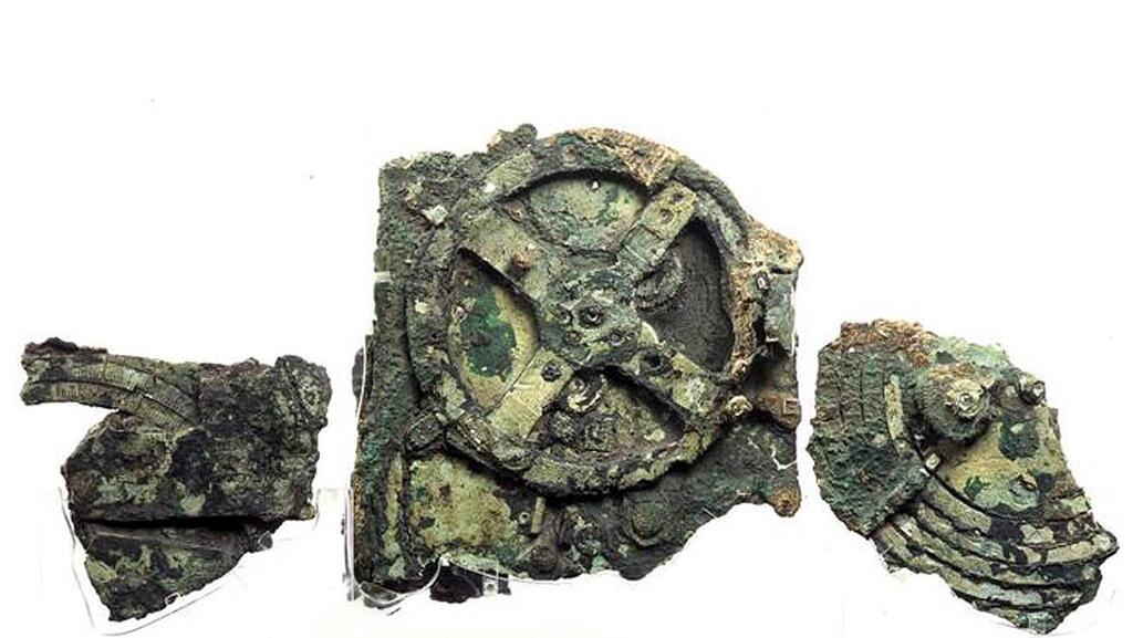 המנגנון של אנטיקיתרה שנמצא על הספינה