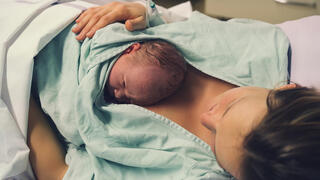 יולדת בלידה