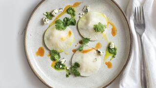 רביולי קולרבי במילוי גבינת רוקפור