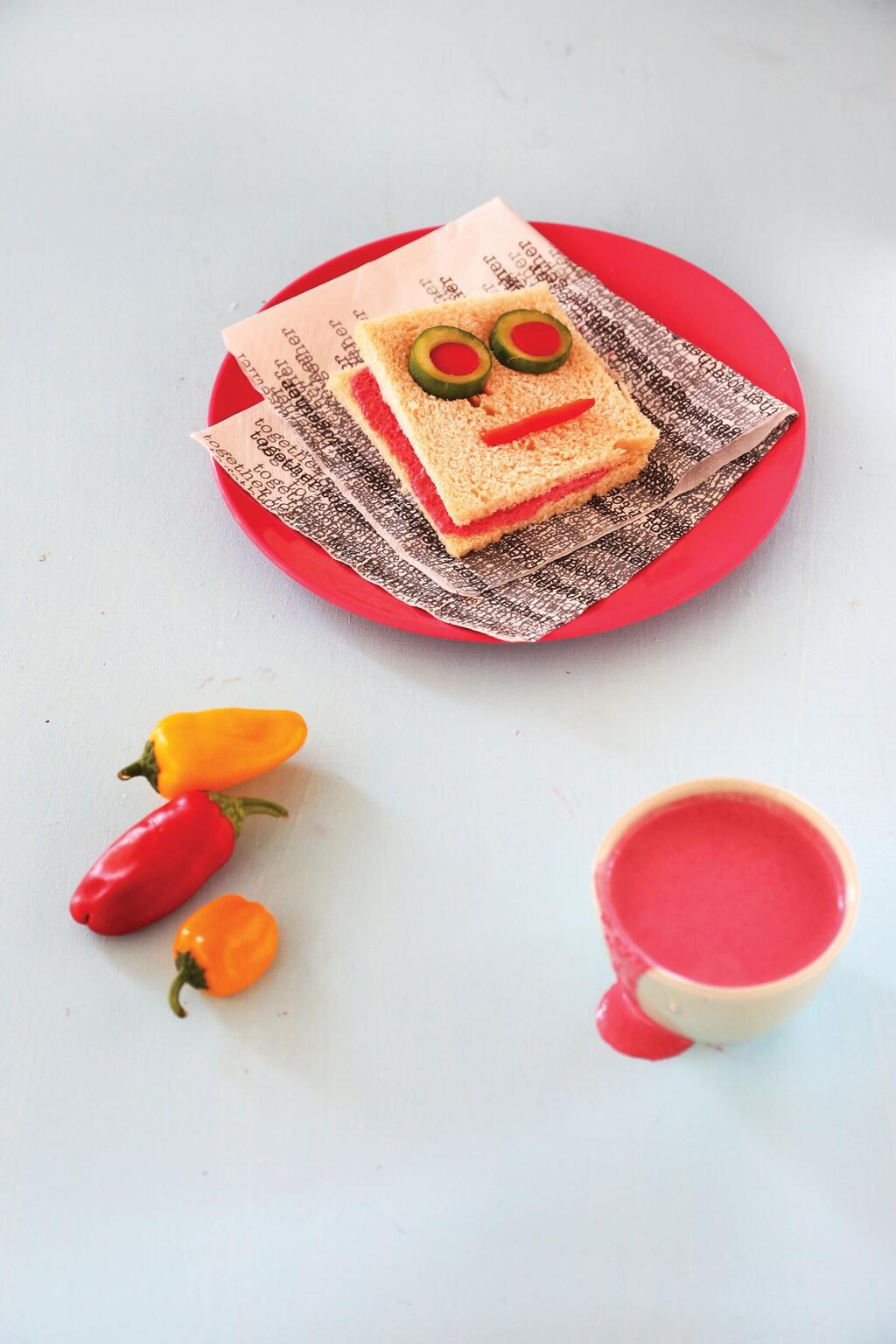 Smiley-face sandwich with pink tahini spread
(Photo: Avigail Uzi, Style: Anat Lebel) כריך פרצוף עם טחינה ורודה