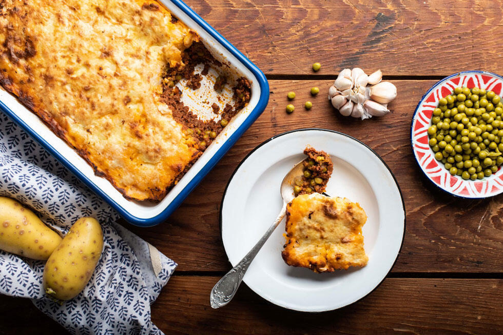 מתכונים מאפה מעולה עם תפוחי אדמה, בשר טחון ועגבניות