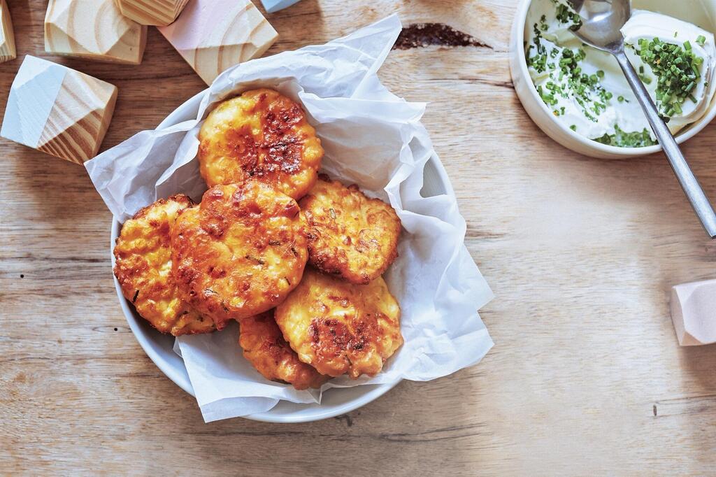Fried corn cakes 