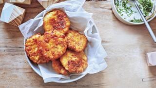 Fried corn cakes 