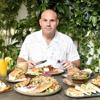 ברנרדו בלחוביץ', מבעלי קבוצת - קפה גן סיפור