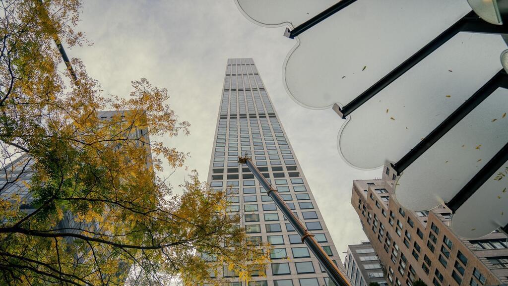 המגדל בשדרת פארק 432 בניו יורק. דיירים התלוננו על דליפות וסדקים