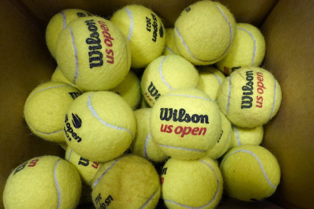 Tennis balls at the US Open (Photo: AP Photo/Eduardo Munoz Alvarez) כדורי טניס