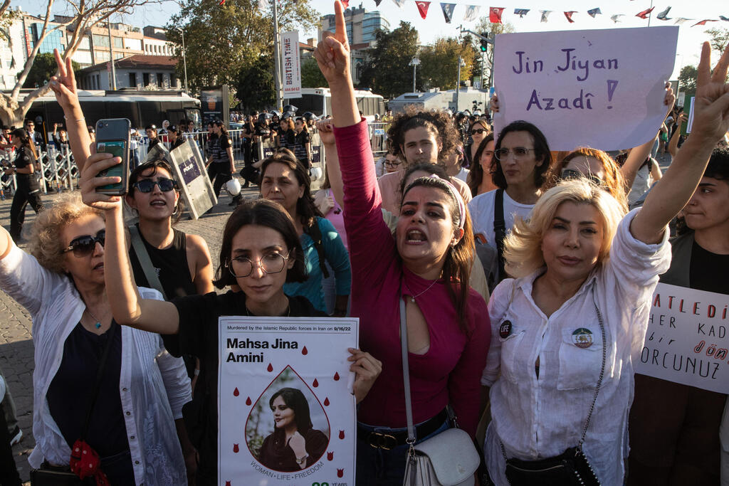 The anniversary of Mahsa Amini’s death that sparked Iran’s hijab protests (Photo: Burak Kara /Getty Images) יום השנה למותה של מהסא אמיני שהצית מחאת חיג'אב מחאת החיג'אב ב איראן