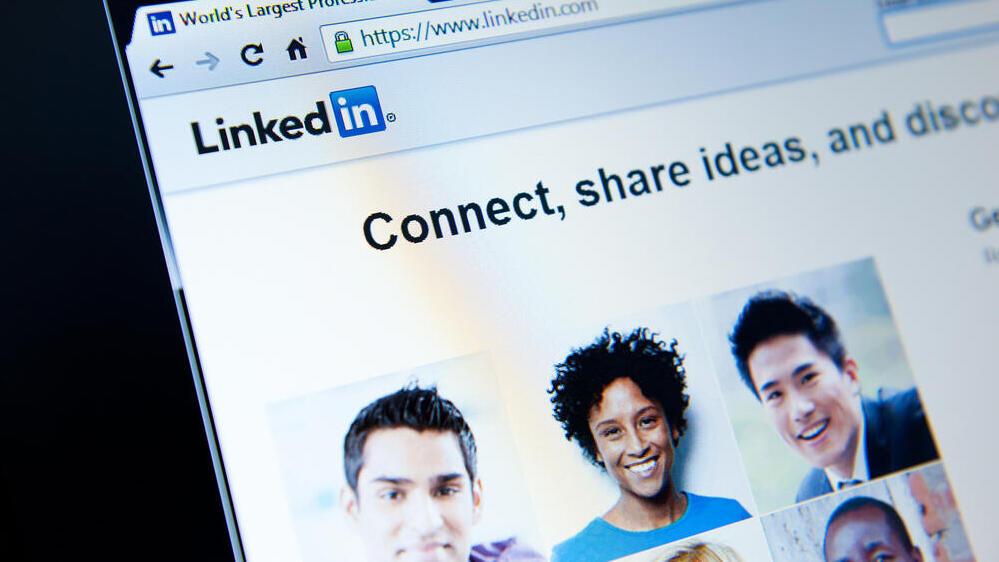 LinkedIn (Photo: Julius Kielaitis/ Shutterstock) לינקדאין