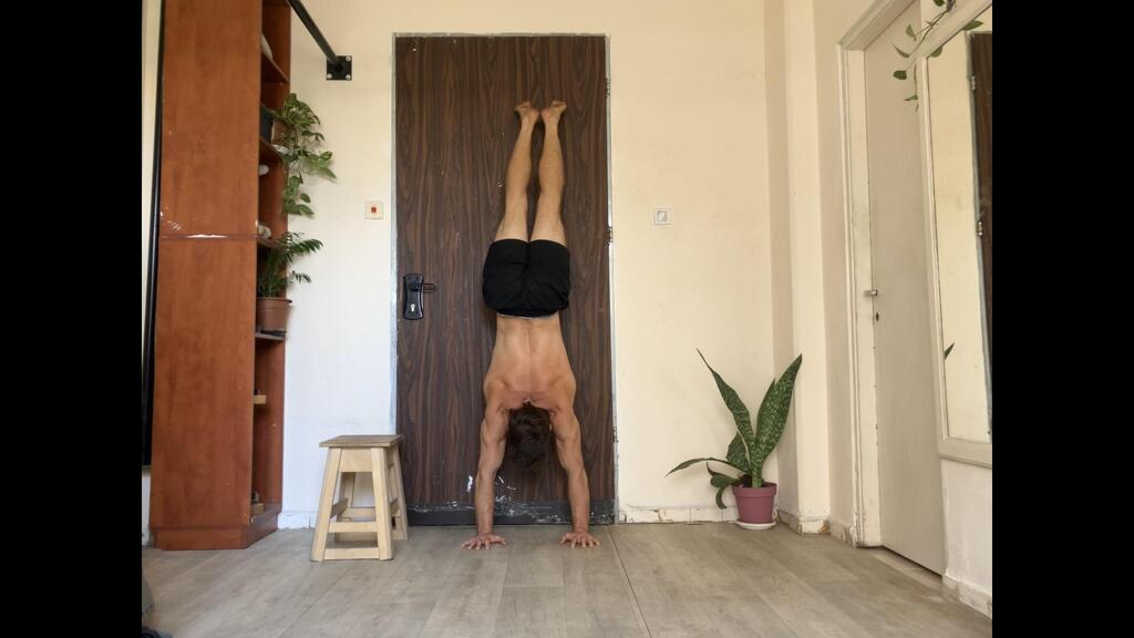 עומר ביח מדריך עמידת ידיים