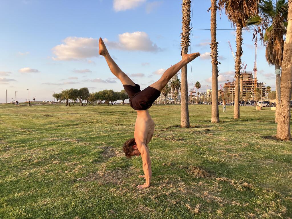 עומר ביח מדריך עמידת ידיים