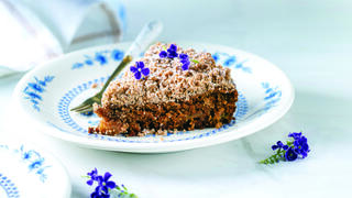 עוגת תפוחים עם קראמבל טחינה