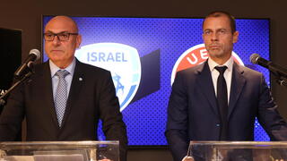 יו"ר ההתאחדות לכדורגל שינו זוארץ עם נשיא אופ"א אלכסנדר צ'פרין