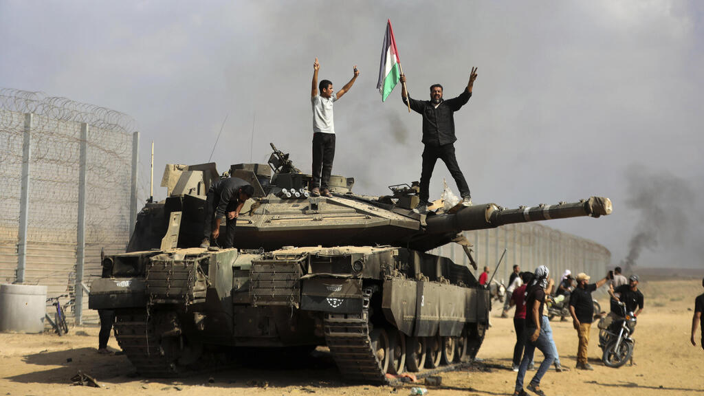 Hamas terrorists on October 7 (Photo: Yousef Masoud/ AP) מחבלי חמאס ב-7 באוקטובר