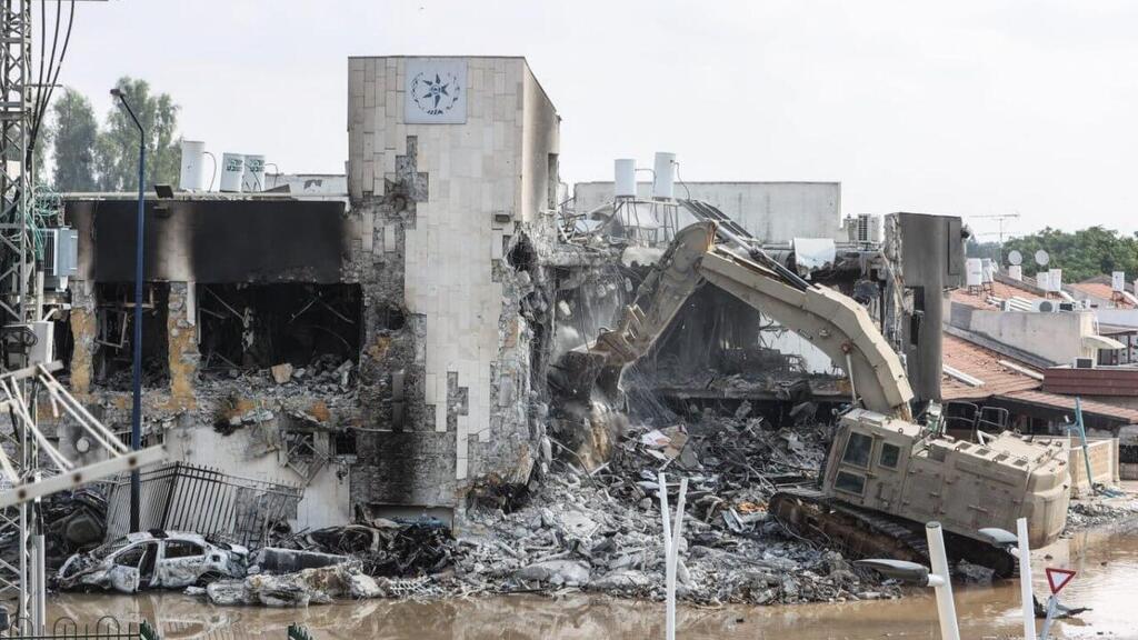 Полицейский участок в Сдероте после нападения ХАМАСа 7 октября (Фото: Гиль Нахуштан) תחנת משטרת שדרות