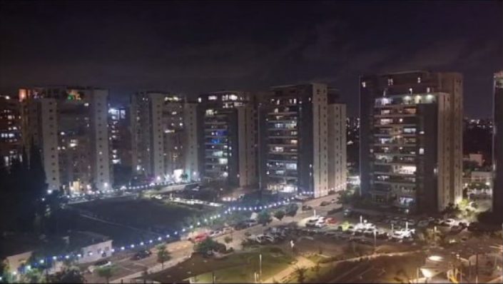 שרים התקווה ממרפסות החולון