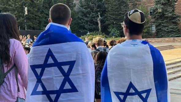 עומר הרט, סטודנט ישראלי בבולדר קולורדו, ארגן ביחד עם הילל וחב״ד ערב תמיכה בישראל בקמפוס