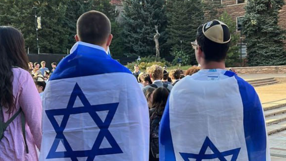עומר הרט, סטודנט ישראלי בבולדר קולורדו, ארגן ביחד עם הילל וחב״ד ערב תמיכה בישראל בקמפוס