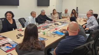 ראש הממשלה בנימין נתניהו נפגש עם משפחות החטופים והנעדרים