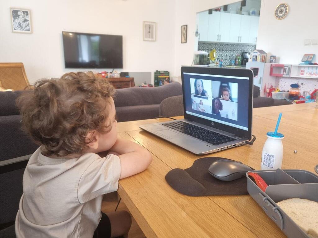 גור רימון לומד בזום