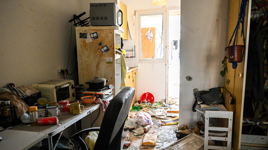 The destruction inside a home in Kfar Aza. The massacre’s effects continue to take a toll on physical and mental health to this day (Photo: Alexi J. Rosenfeld/Getty Images) בתים בכפר עזה
