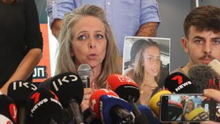 מסיבת עיתונאים של משפחתה של מייה שם