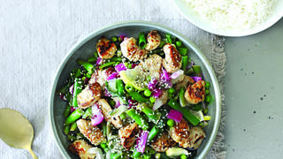 עוף וירקות מוקפצים בטחינה 