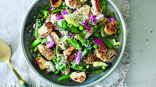 עוף וירקות מוקפצים בטחינה 