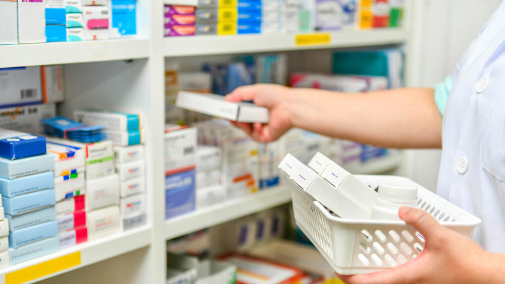 Лекарства в аптеке 