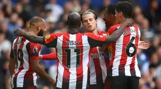 שחקני ברנטפורד חוגגים