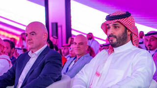 נשיא פיפ"א ג'אני אינפנטינו עם יורש העצר הסעודי מוחמד בן סלמאן ושר הספורט הסעודי עבדול עזיז בן טורקי אל-פייסאל