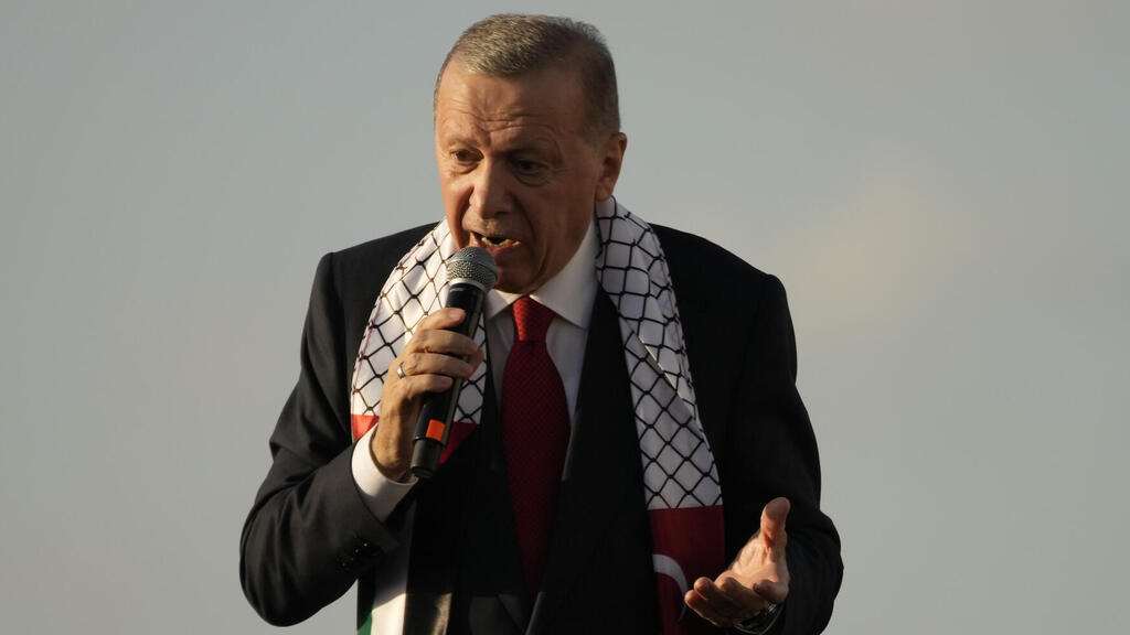 ארדואן עם הכאפייה בעצרת תמיכה בחמאס