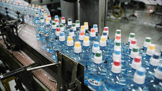 פס הייצור במפעל מי עדן