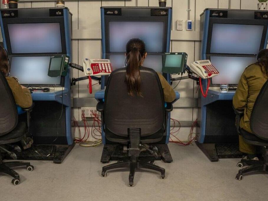 הקצינות בפתיחת חמ״ל התצפיתניות של נחל עוז