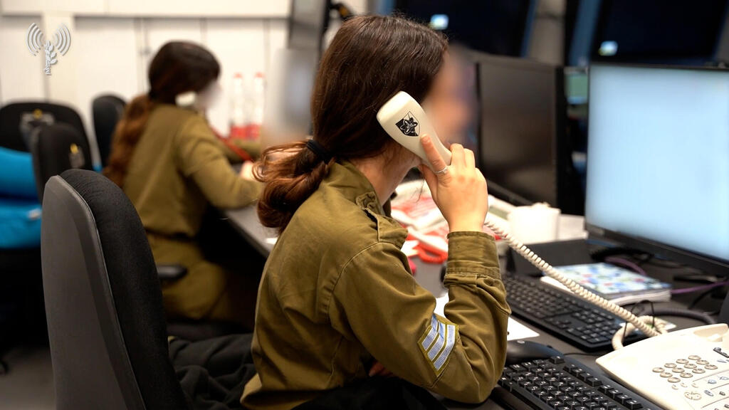 הקצינות בפתיחת חמ״ל התצפיתניות של נחל עוז